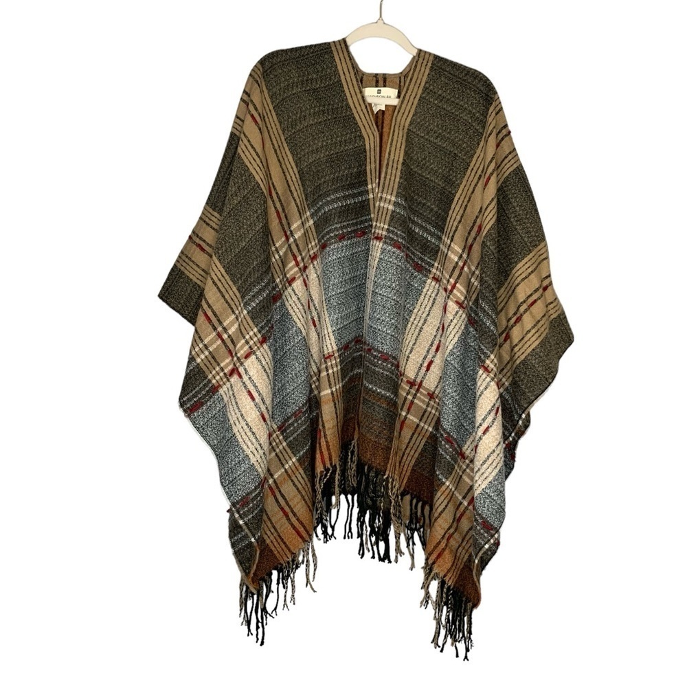 Madison 88 plaid fringed‎ cape. Size OSF